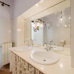 Del Piano - Private Parking Apartment