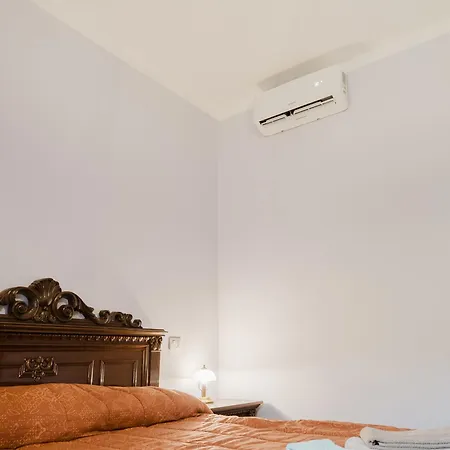 Del Piano - Private Parking *