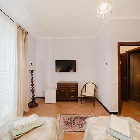 Del Piano - Private Parking