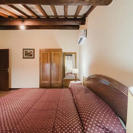 Del Piano - Private Parking