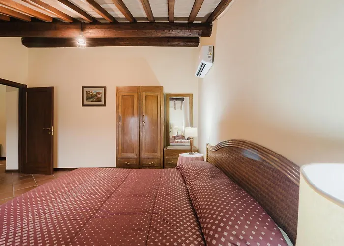 Del Piano - Private Parking